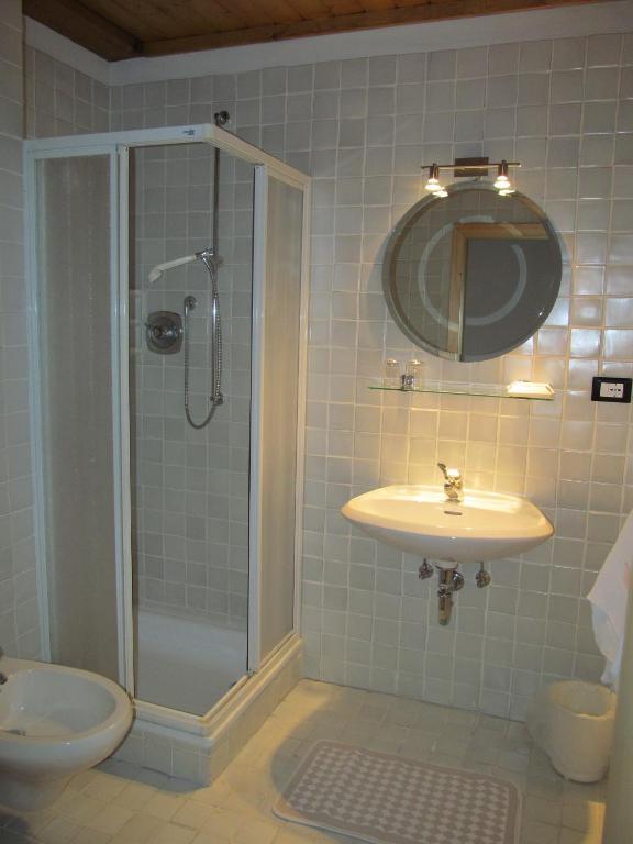 Bed & Breakfast Garni Tobia Campitello di Fassa Zimmer foto